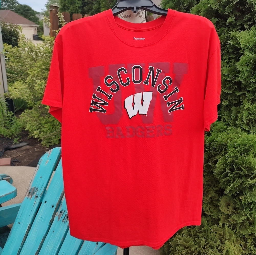 💥 3/$20 Captivating Large Wisconsin Badgers T-Shirt! - Picture 5 of 9